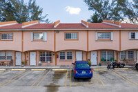 Lakeview at the Gardens in Hialeah, FL - Foto de edificio - Building Photo