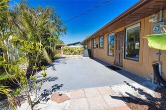 4330 Shamrock Dr in Venice, FL - Building Photo - Building Photo