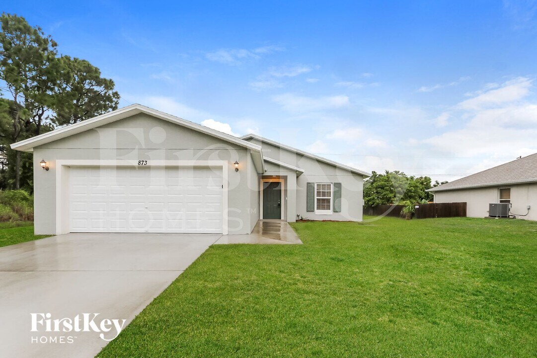 873 SW Saltonstall Terrace in Port St. Lucie, FL - Building Photo