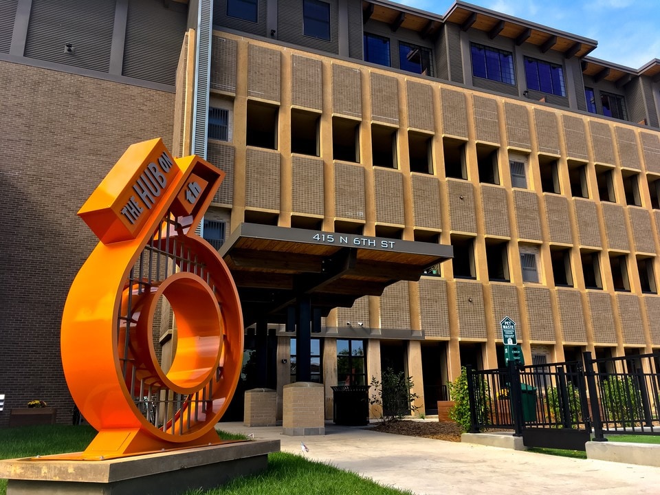 The Hub on 6th in La crosse, WI - Foto de edificio