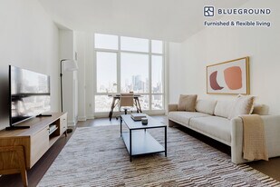 450 W 42nd St in New York, NY - Building Photo