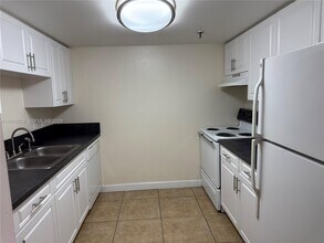 915 NW 1st Ave in Miami, FL - Building Photo - Building Photo