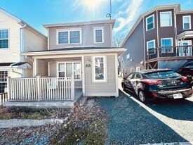 7 Morris Ave in St John's, NL - Building Photo
