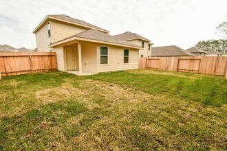 337 N Meadows Dr in Willis, TX - Building Photo - Building Photo