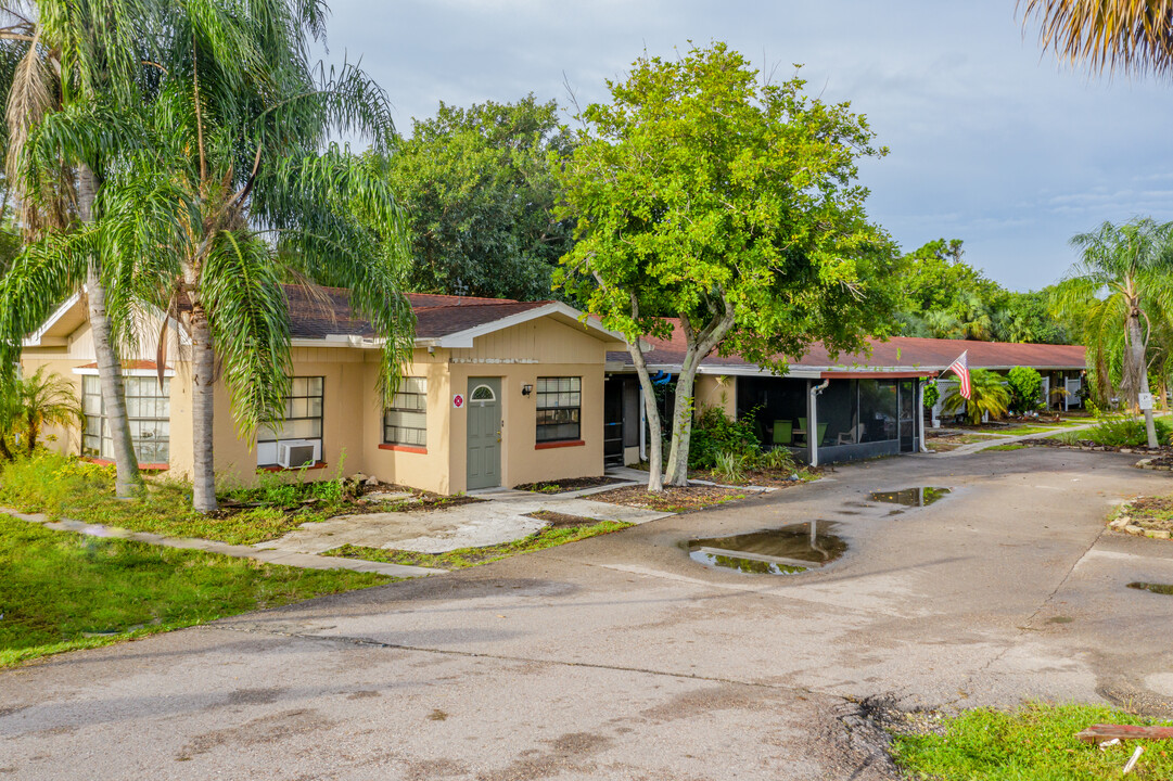 Belmont Apartments in North Fort Myers, FL - Foto de edificio