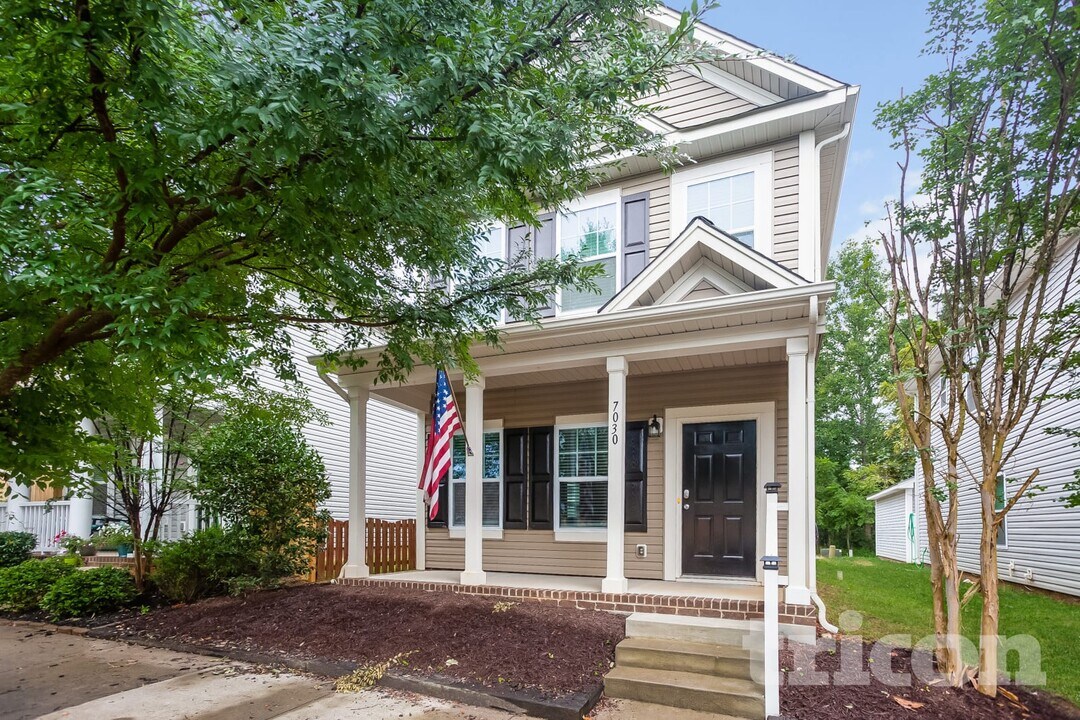 7030 McLothian Ln in Huntersville, NC - Foto de edificio