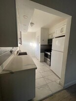 121 NE 169th Terrace in North Miami Beach, FL - Building Photo