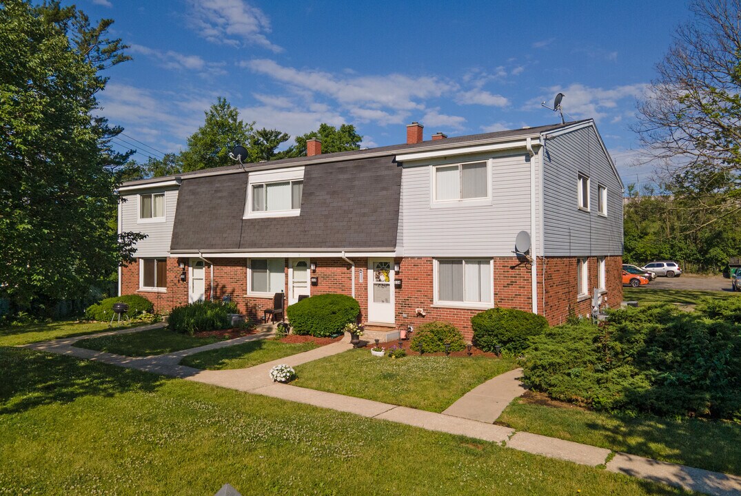 Glen Ellyn Court in Glen Ellyn, IL - Foto de edificio