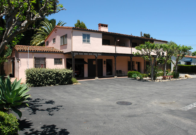 Laguna Cottages For Seniors in Santa Barbara, CA - Foto de edificio - Building Photo