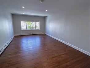 195 Hutton St-Unit -1 in Jersey City, NJ - Building Photo - Building Photo