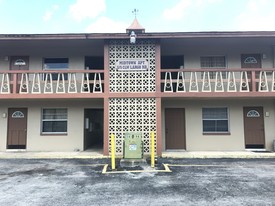 575 Clearwater Largo Rd N Apartamentos