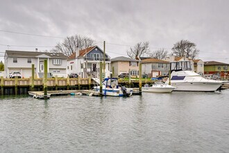 1017 California Pl S in Island Park, NY - Building Photo - Building Photo