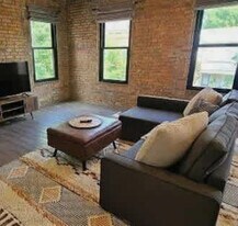 59 E Russell St in Columbus, OH - Building Photo