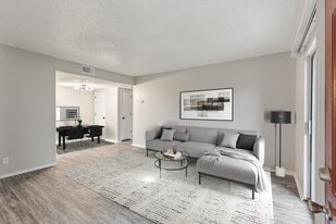 Crossings at Minshall Park in Tulsa, OK - Building Photo