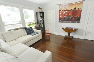 35 Patten St, Unit 3 in Boston, MA - Foto de edificio - Building Photo