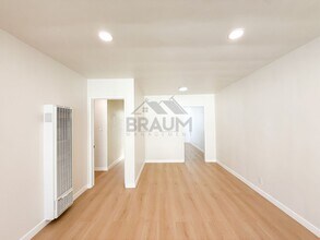 7333 Woodman Ave, Unit 11 in Los Angeles, CA - Building Photo - Building Photo