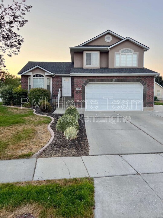 2299 S 225 E in Clearfield, UT - Building Photo