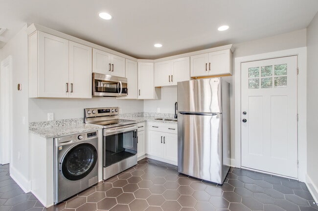 2311 Bull St in Columbia, SC - Foto de edificio - Building Photo