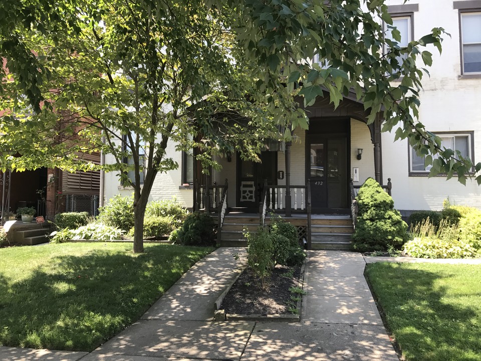 434 S Pacific Ave, Unit Studio in Pittsburgh, PA - Foto de edificio