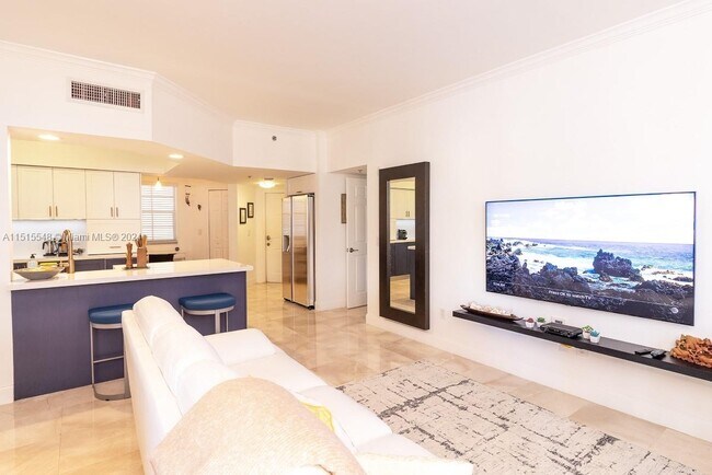 3165 NE 184th St in Aventura, FL - Building Photo - Building Photo