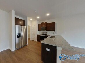 7219 Chatfield Wy NW in Huntsville, AL - Foto de edificio - Building Photo