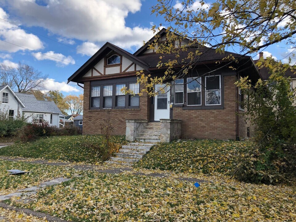 1518 15th Ave in Moline, IL - Building Photo