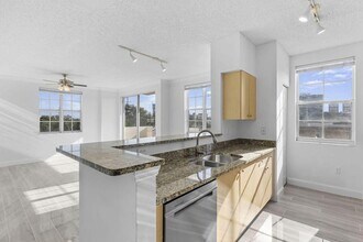 616 Clearwater Park Rd in West Palm Beach, FL - Foto de edificio - Building Photo