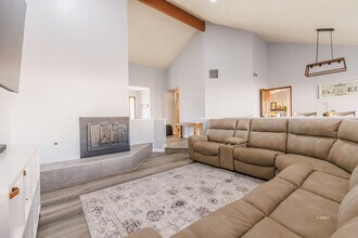 1040 Meadowview Ln in Ridgecrest, CA - Building Photo - Building Photo