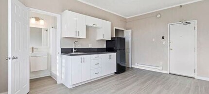 Langdon Park at Hollywood Studios in Los Angeles, CA - Foto de edificio - Building Photo