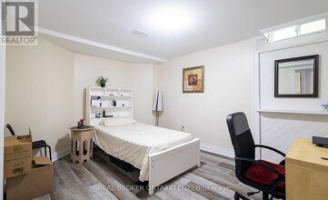 3183 Valcourt Crescent in Mississauga, ON - Building Photo - Building Photo