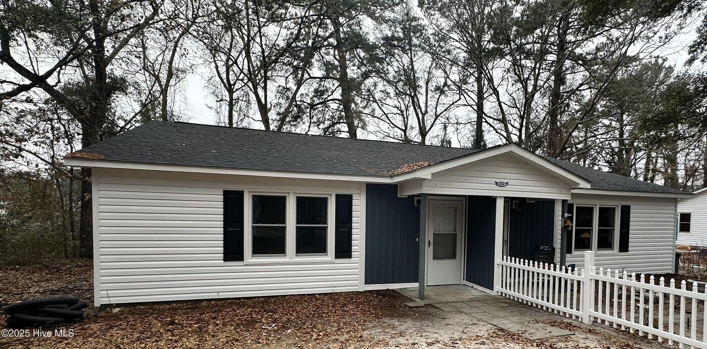 4214 Mica Ave in Little River, SC - Foto de edificio
