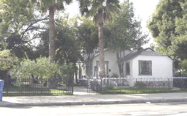 206 N Avenue 52 in Los Angeles, CA - Building Photo