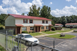 1500 N Archusa Ave in Quitman, MS - Foto de edificio - Building Photo