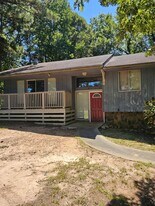 4208 W Village Pkwy in Ellenwood, GA - Building Photo