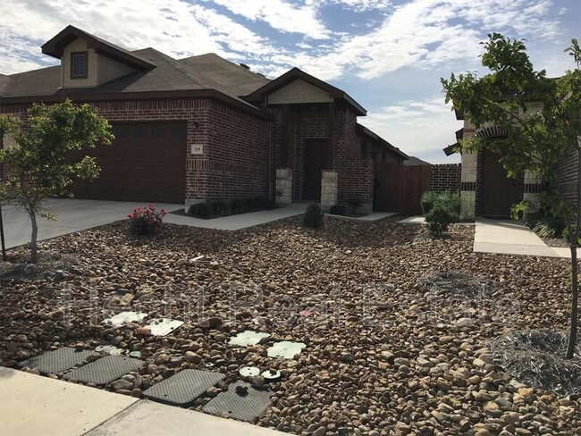 684 Creekside Cir in New Braunfels, TX - Building Photo - Building Photo