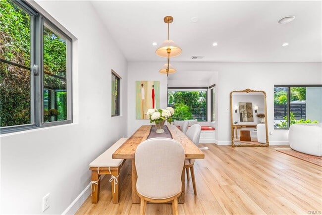 21327 Providencia St in Los Angeles, CA - Building Photo - Building Photo