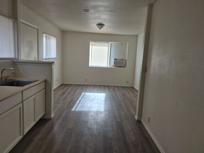 Arrowhead in Clearlake, CA - Foto de edificio - Building Photo