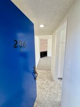 1750 S Bentley Ave in Los Angeles, CA - Building Photo - Building Photo