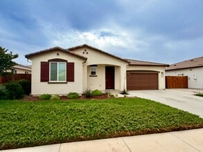 2035 Greenbriar Dr in Los Banos, CA - Building Photo - Building Photo