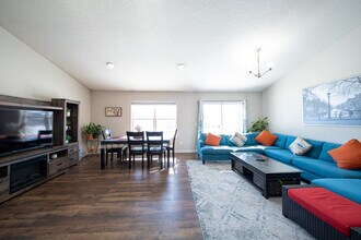 8525 Titanium Cir in Woodbury, MN - Building Photo - Building Photo