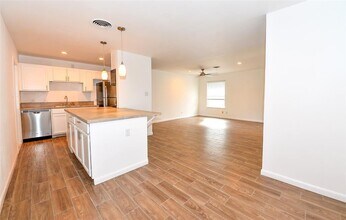 7605 Carriage Dr in Austin, TX - Building Photo - Building Photo