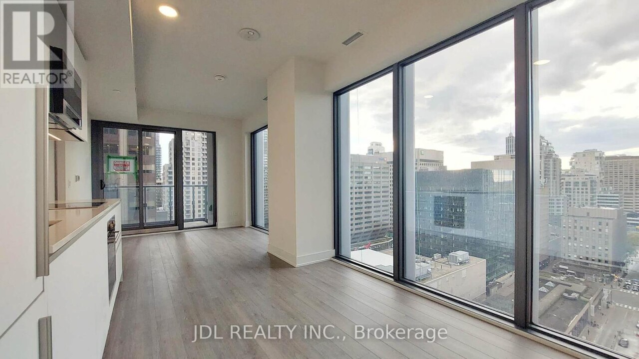 8-1708 Cumberland St in Toronto, ON - Building Photo