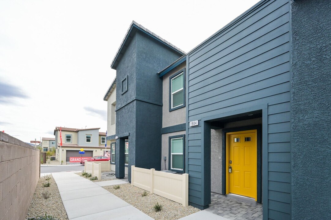 1904 Omaggio Pl in Henderson, NV - Building Photo