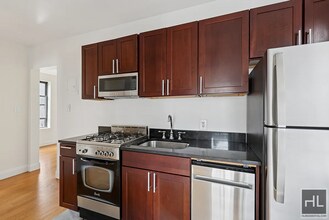 201-205-205 W 11th St in New York, NY - Building Photo - Building Photo