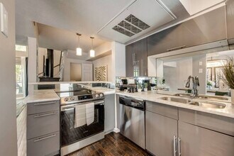 6011 Gaston Ave in Dallas, TX - Building Photo - Building Photo