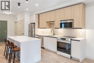 4390 Hillview Dr in Beamsville, ON - Building Photo - Building Photo