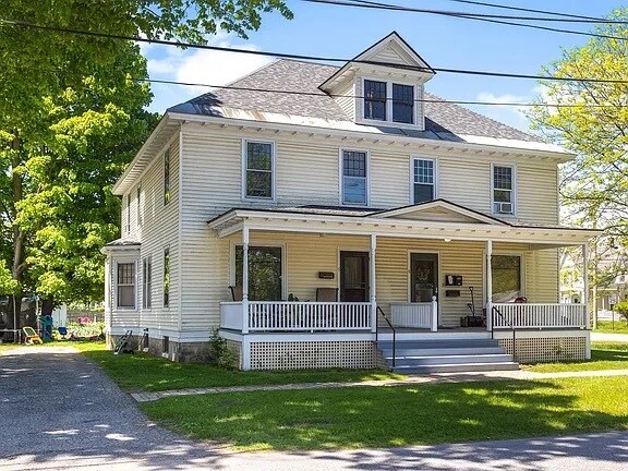 8 Grove St in Essex, VT - Foto de edificio