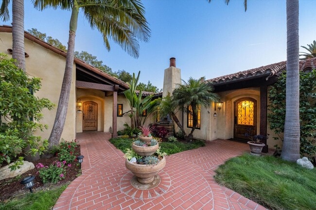 4865 Vieja Dr in Santa Barbara, CA - Building Photo - Building Photo