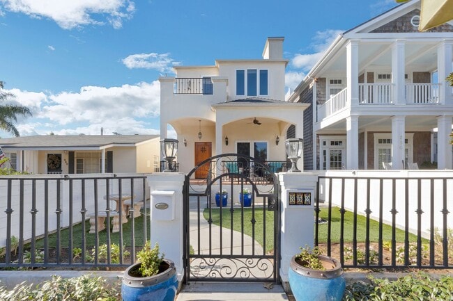 352 F Ave in Coronado, CA - Building Photo - Building Photo