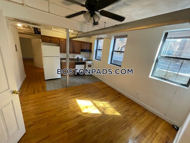 1258 Commonwealth Ave in Boston, MA - Foto de edificio - Building Photo
